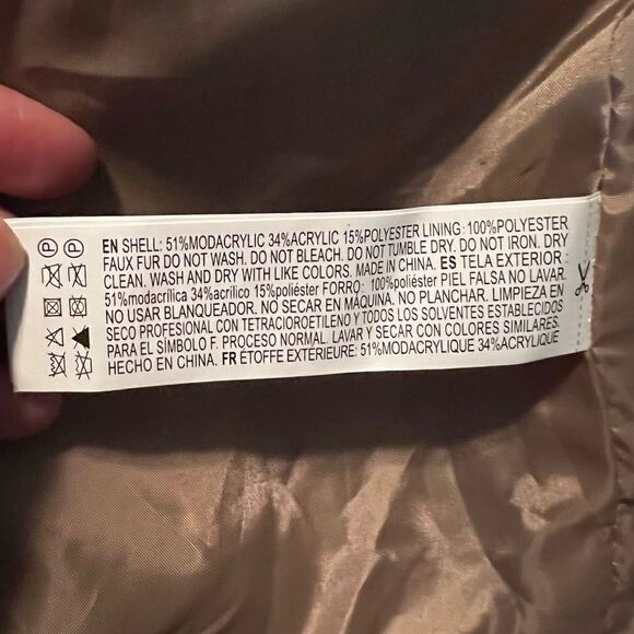 NWT! Forever 21 faux fur vest - Picture 6 of 9